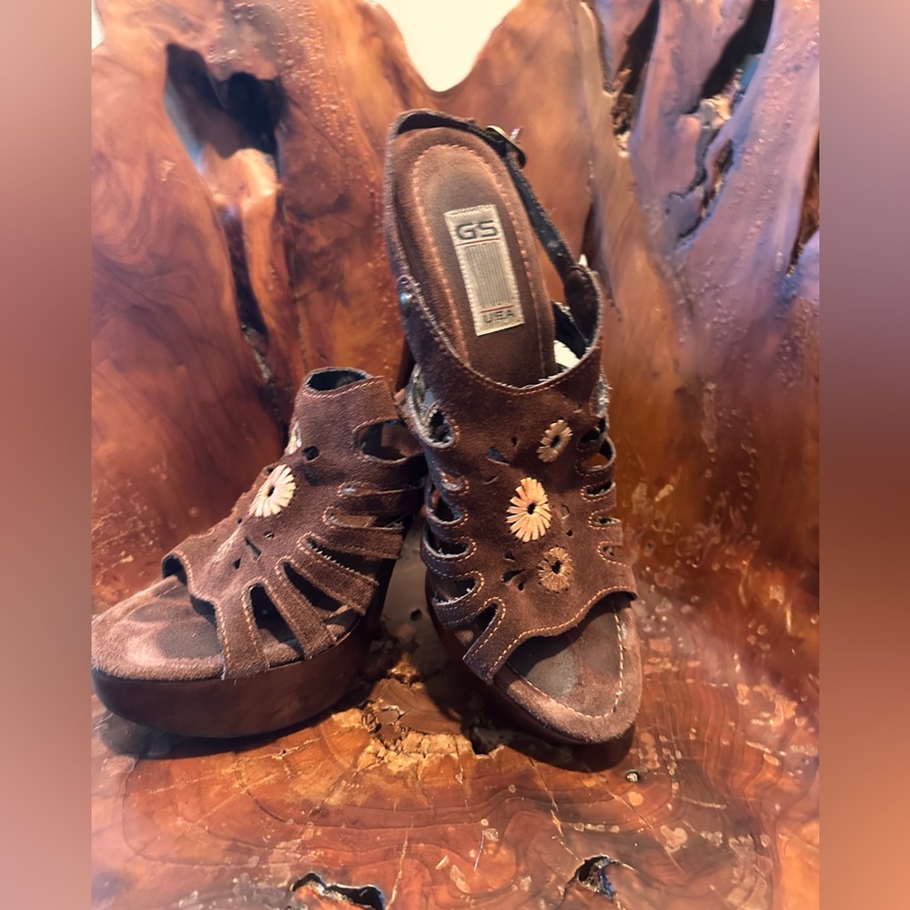 🤩Brown Suede Wooden 5 inch Platform Super Comfy 🌼 Floral Platform Shoes